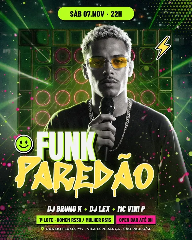 Funk Paredão: MC solo em P&B com luz neon diante do paredão de caixas com LED e asfalto molhado (feed + story)